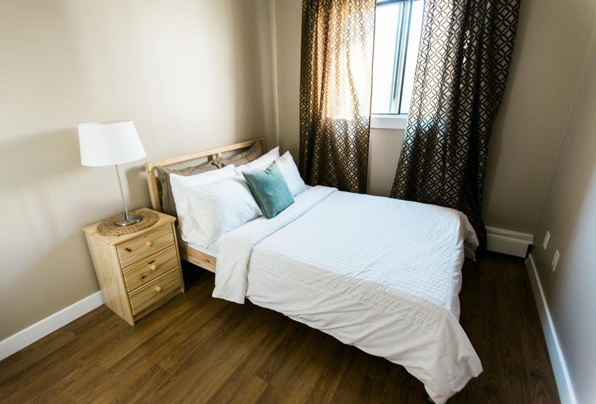 Cozy 2-Bedroom Condo Near Downtown, With Laundry, Parking, Balcony YYC Eksteriør bilde